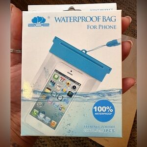BRAND NEW Zoe Universal, Waterproof Phone Pouch Bag